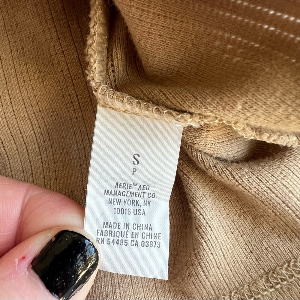 Aerie Top Shirt Womens Small Tan Ribbed Funnel Neck Long Sleeve Stretch Neutral - Picture 9 of 12
